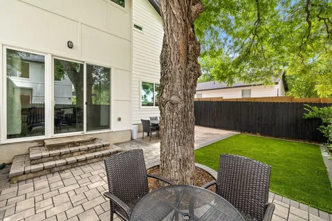 a view of a house with backyard and sitting area