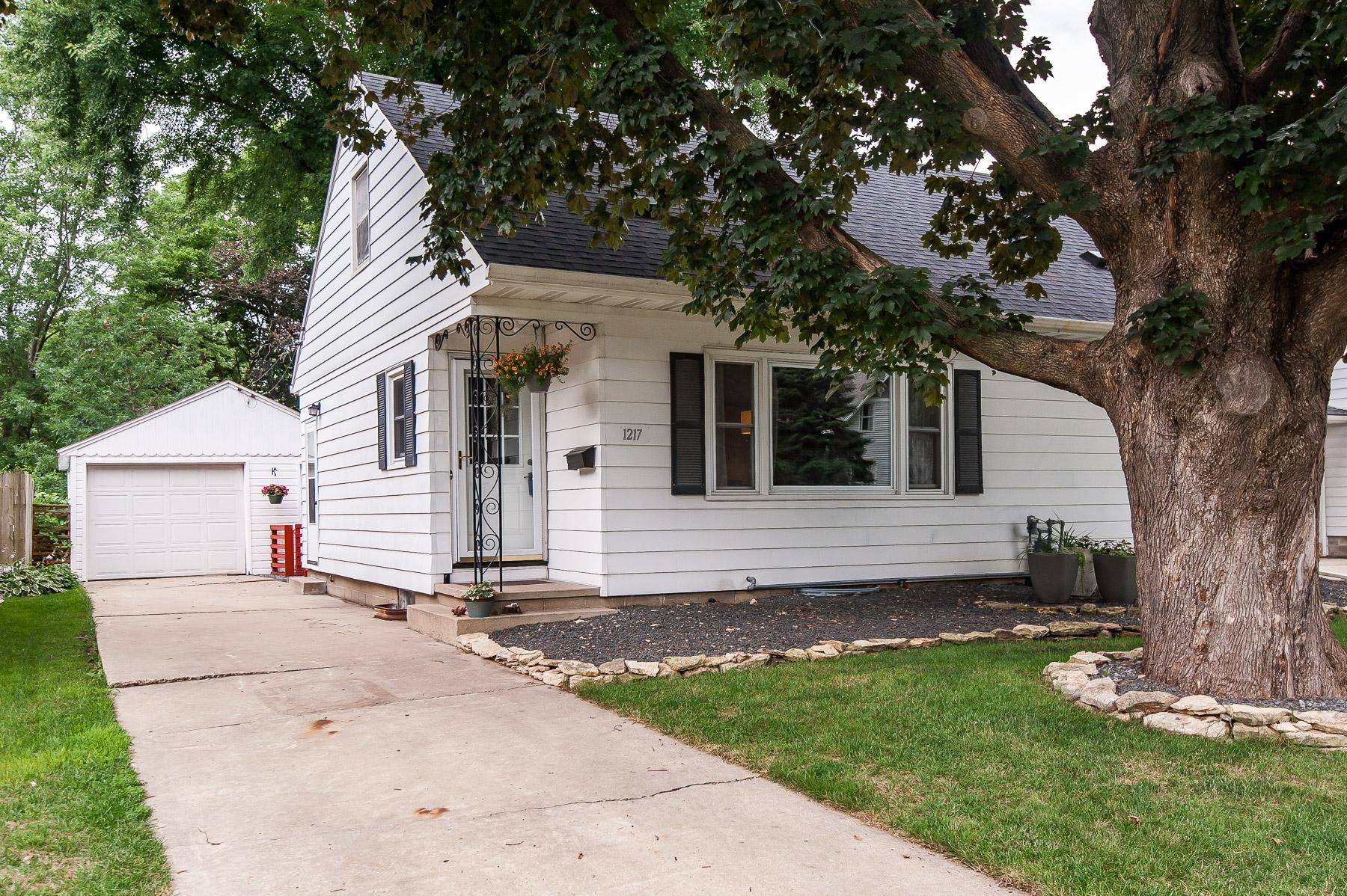 1217 7th Avenue Northwest Rochester, MN 55901 - Photo 1 of 1 Gallery Image 1