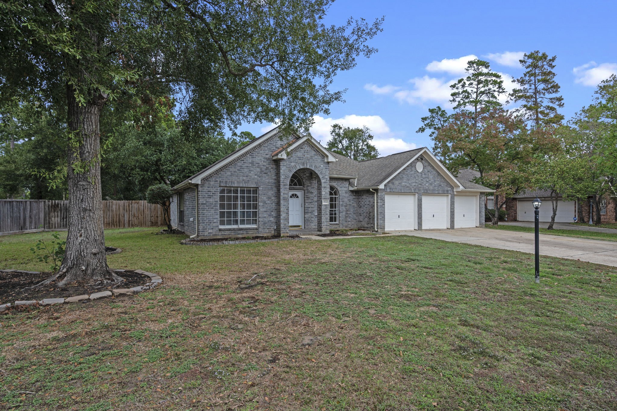 7530 Alderly Drive Spring, TX 77389 - Photo 2 of 32