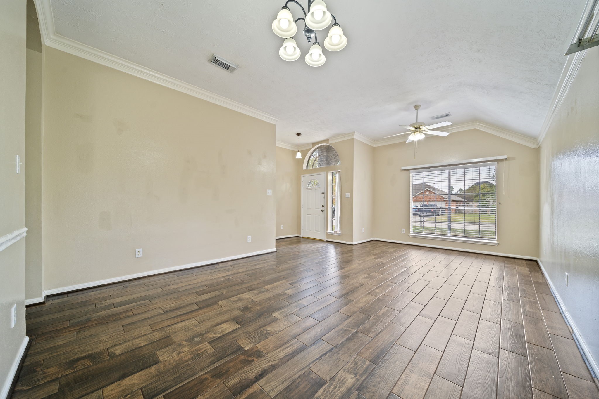 7530 Alderly Drive Spring, TX 77389 - Photo 3 of 32