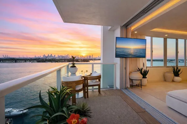 $7,999 | 1000 West Avenue, Unit 1425A, Miami Beach, FL 33139