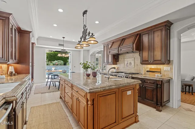 $14,000 | 1571 North Bundy Drive, Los Angeles, CA 90049