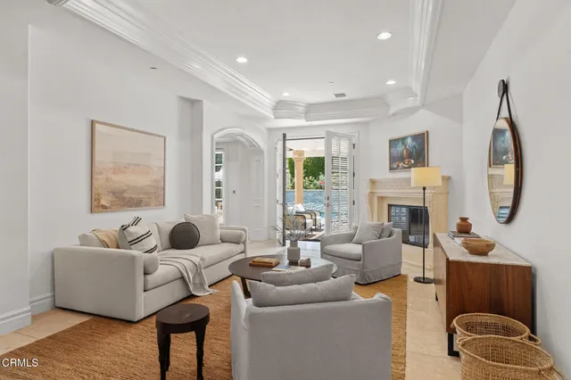 $14,000 | 1571 North Bundy Drive, Los Angeles, CA 90049