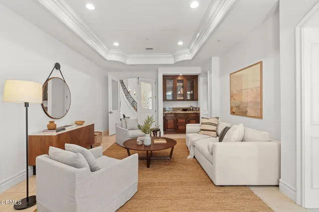 $14,000 | 1571 North Bundy Drive, Los Angeles, CA 90049