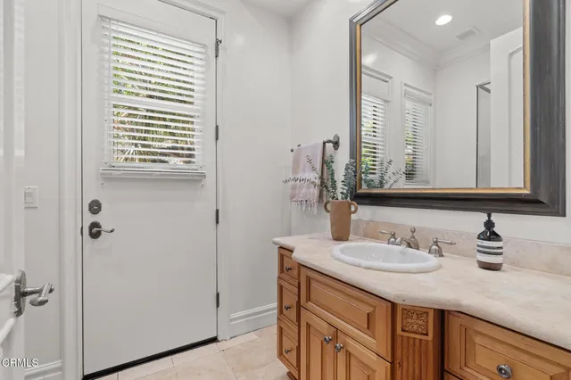 $14,000 | 1571 North Bundy Drive, Los Angeles, CA 90049