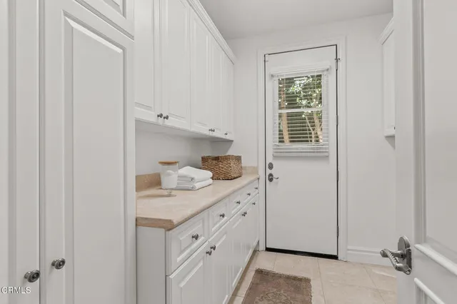 $14,000 | 1571 North Bundy Drive, Los Angeles, CA 90049