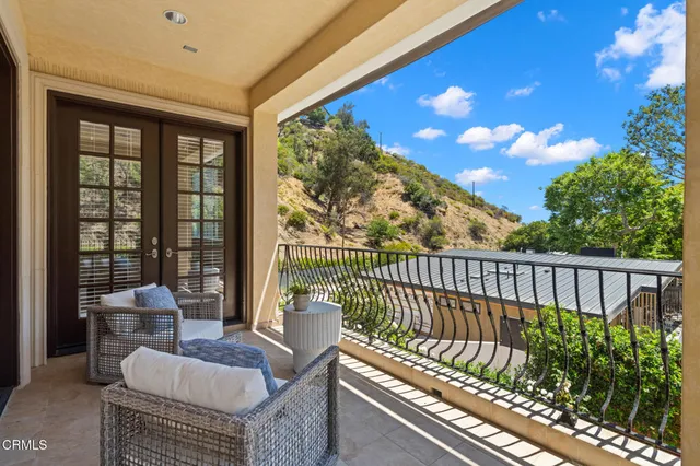 $14,000 | 1571 North Bundy Drive, Los Angeles, CA 90049