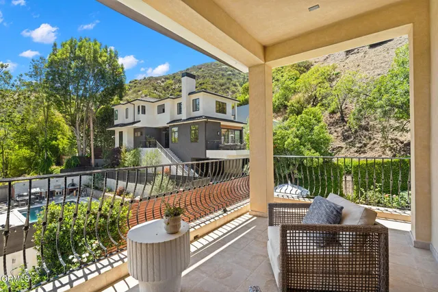 $14,000 | 1571 North Bundy Drive, Los Angeles, CA 90049