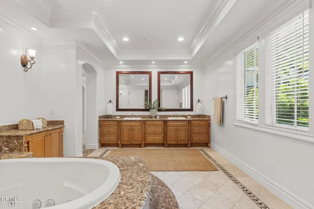 $14,000 | 1571 North Bundy Drive, Los Angeles, CA 90049