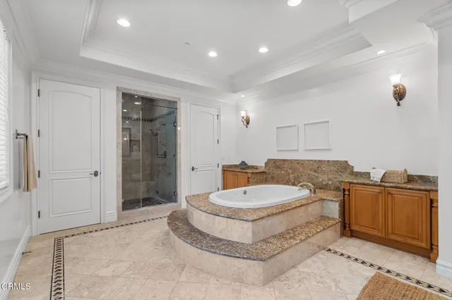 $14,000 | 1571 North Bundy Drive, Los Angeles, CA 90049