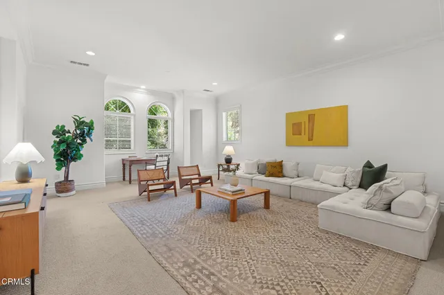 $14,000 | 1571 North Bundy Drive, Los Angeles, CA 90049