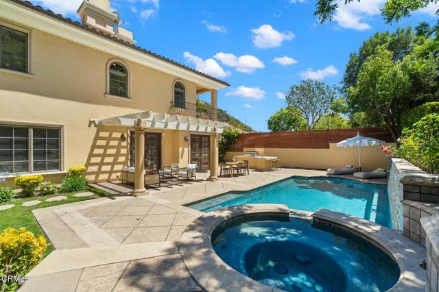 $14,000 | 1571 North Bundy Drive, Los Angeles, CA 90049