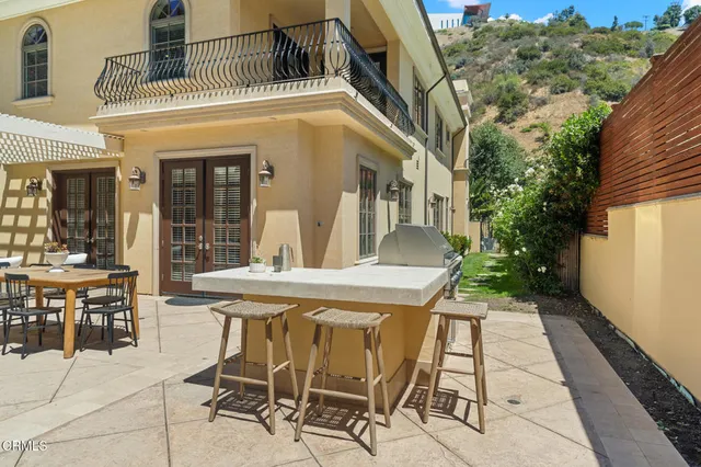 $14,000 | 1571 North Bundy Drive, Los Angeles, CA 90049