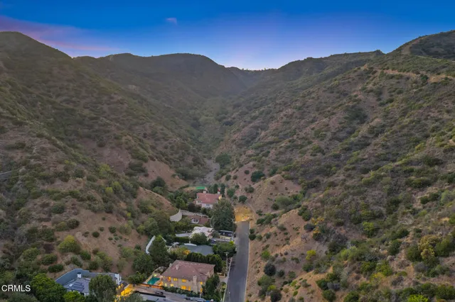 $14,000 | 1571 North Bundy Drive, Los Angeles, CA 90049