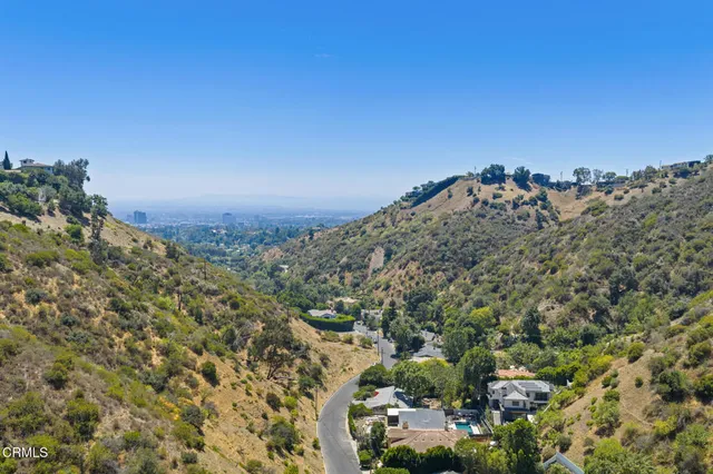 $14,000 | 1571 North Bundy Drive, Los Angeles, CA 90049