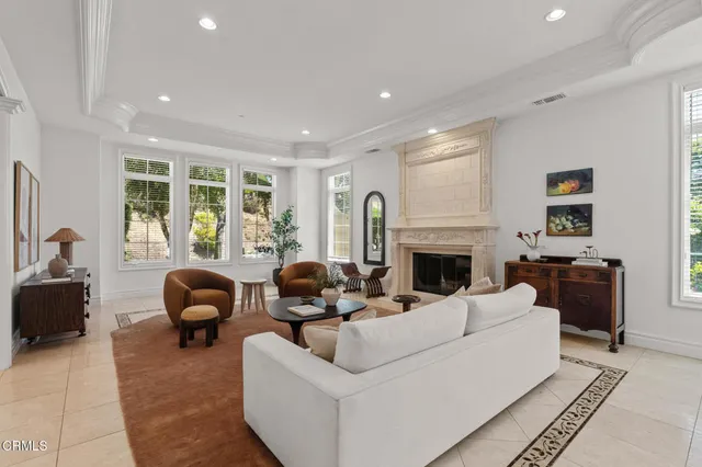 $14,000 | 1571 North Bundy Drive, Los Angeles, CA 90049