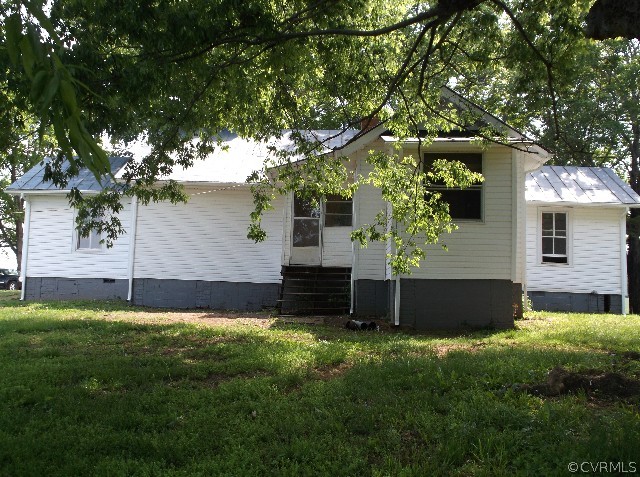 7155 Farmville Road Farmville, VA 23901 - Photo 3 of 11 a view of a backyard with a garden