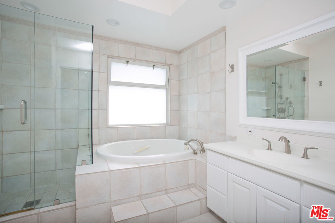 122 Montreal Street Playa del Rey, CA 90293 - Photo 12 of 30 a bathroom with a bathtub sink and mirror