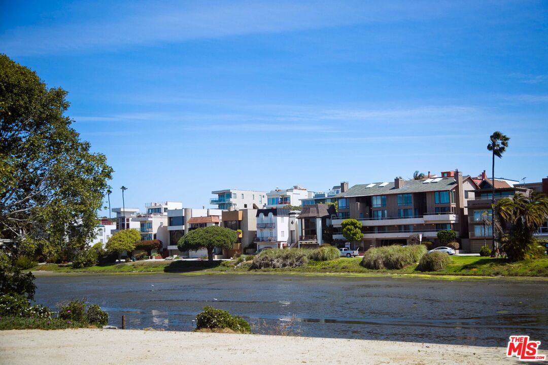 122 Montreal Street Playa del Rey, CA 90293 - Photo 25 of 30 a view of a city