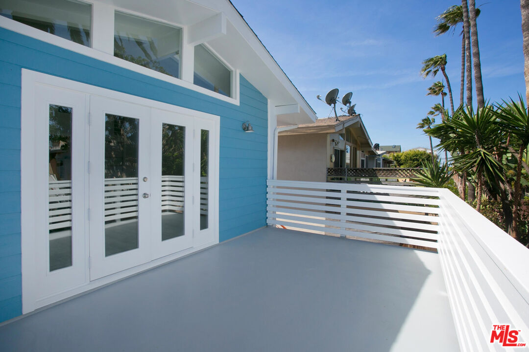 122 Montreal Street Playa del Rey, CA 90293 - Photo 7 of 30 a view of a house with a street