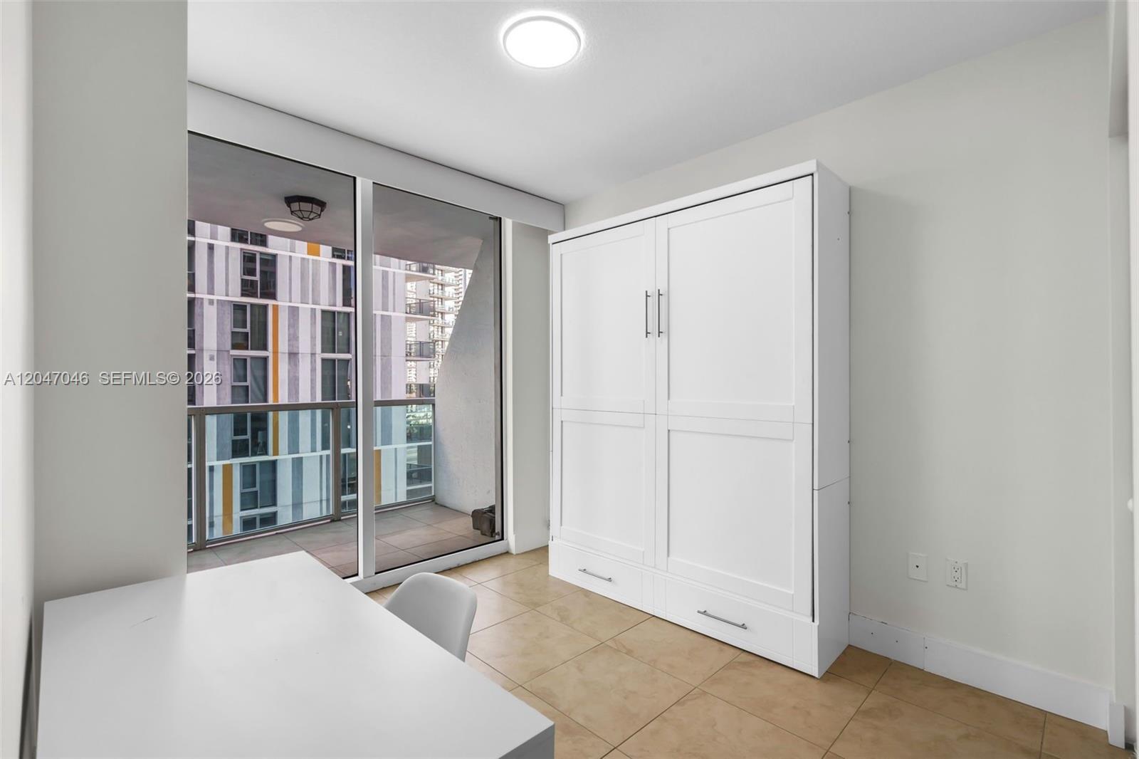 41 Southeast 5th Street, Unit 908 Miami, FL 33131 - Photo 14 of 26