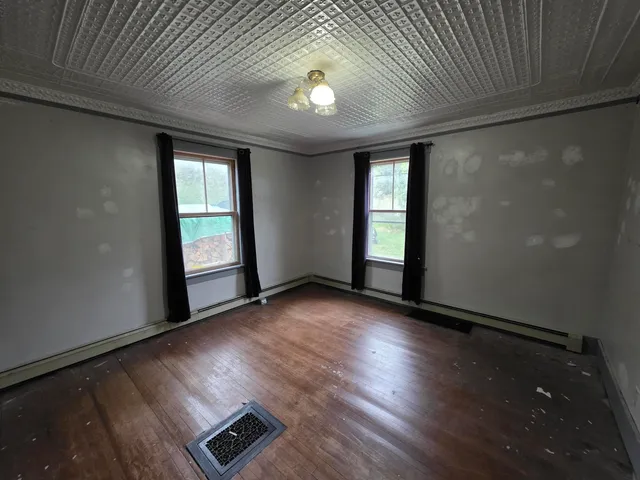 $255,000 | 624 South Stark Highway, Weare, NH 03281