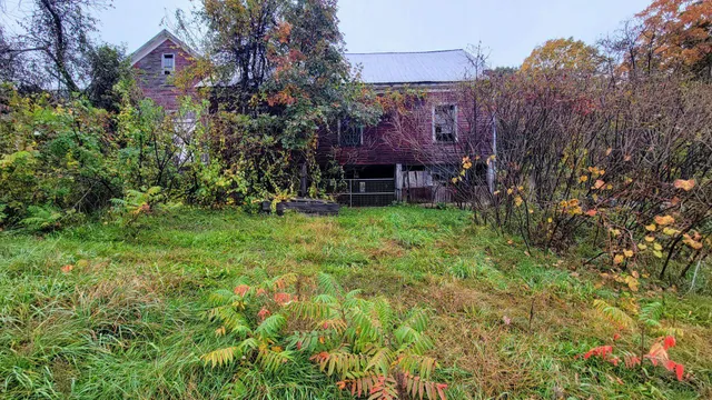 $255,000 | 624 South Stark Highway, Weare, NH 03281