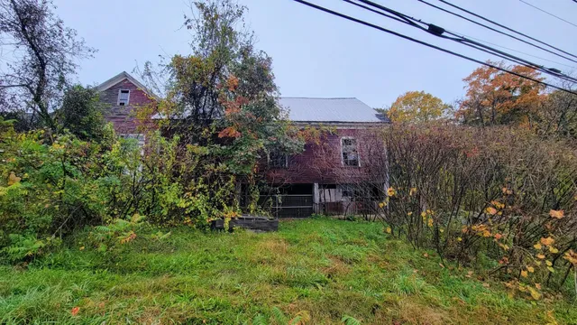 $255,000 | 624 South Stark Highway, Weare, NH 03281