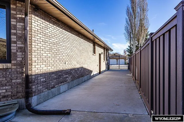 $675,000 | 516 Oak Creek Drive, Rock Springs, WY 82901