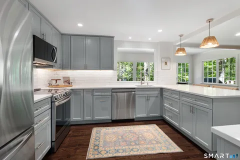 $1,595,000 | 493 Valley Road, New Canaan, CT 06840