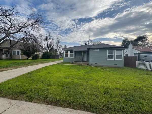 $329,500 | 3020 East Hedges Avenue, Fresno, CA 93703