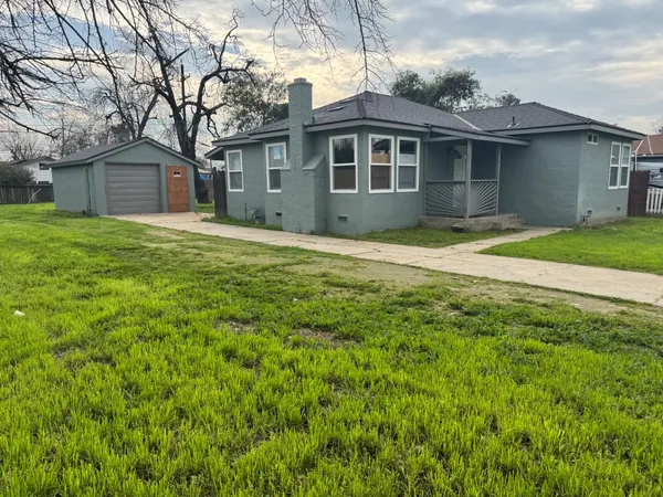 $329,500 | 3020 East Hedges Avenue, Fresno, CA 93703