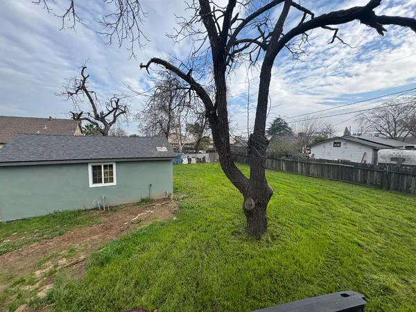$329,500 | 3020 East Hedges Avenue, Fresno, CA 93703