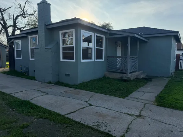 $329,500 | 3020 East Hedges Avenue, Fresno, CA 93703