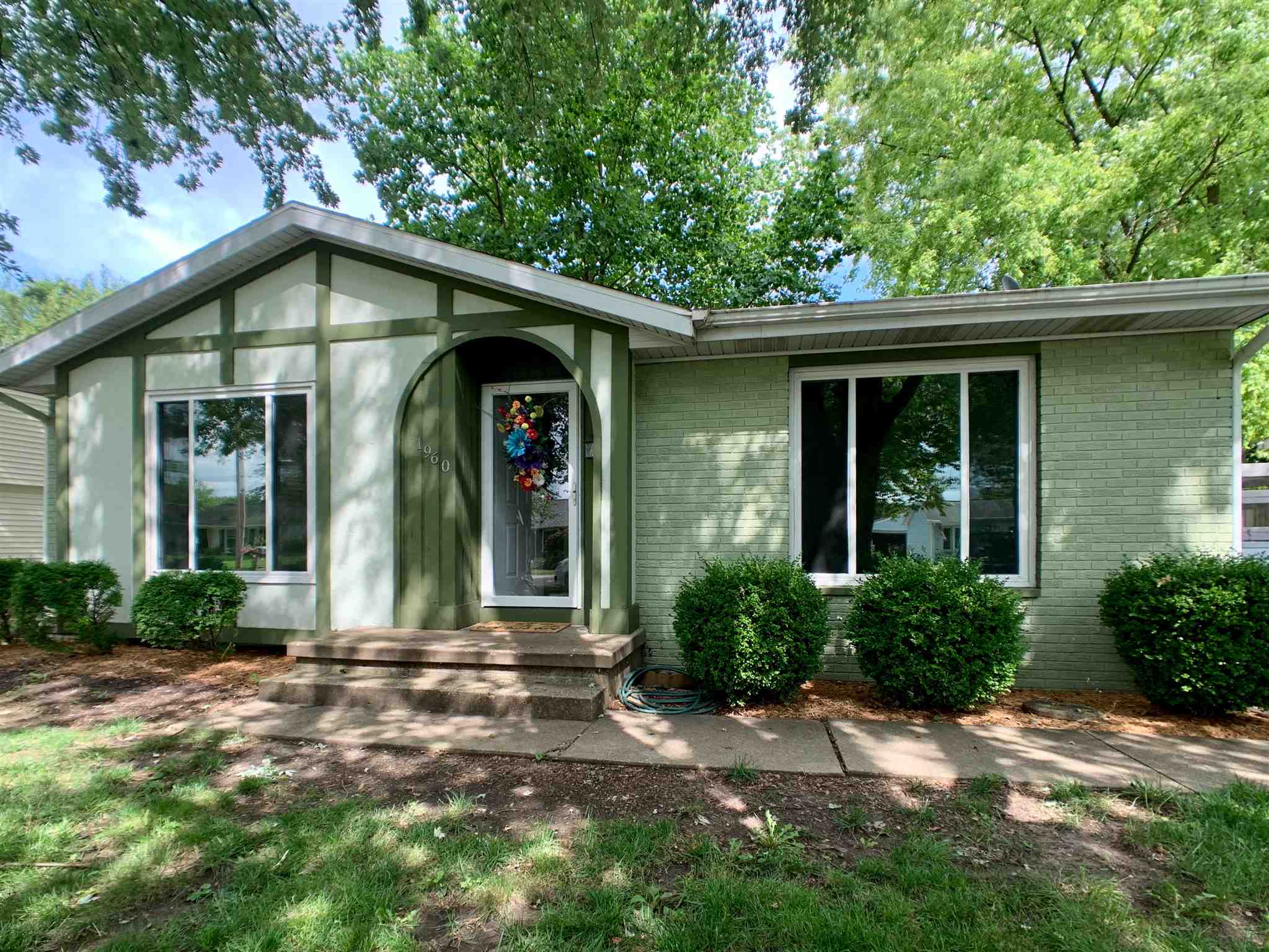 1960 Stanhope Road Springfield, IL 62702 - Photo 1 of 31