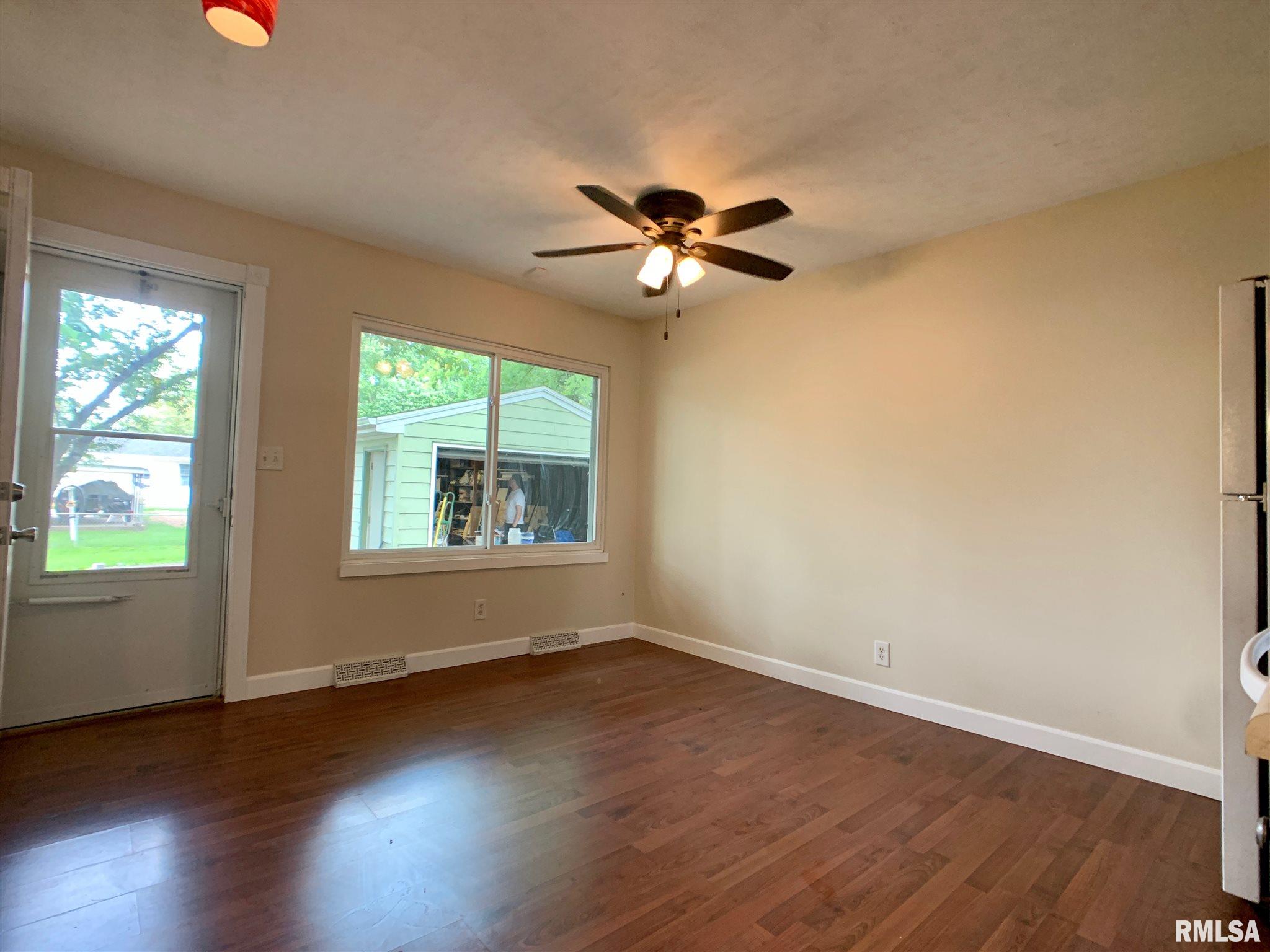 1960 Stanhope Road Springfield, IL 62702 - Photo 3 of 31