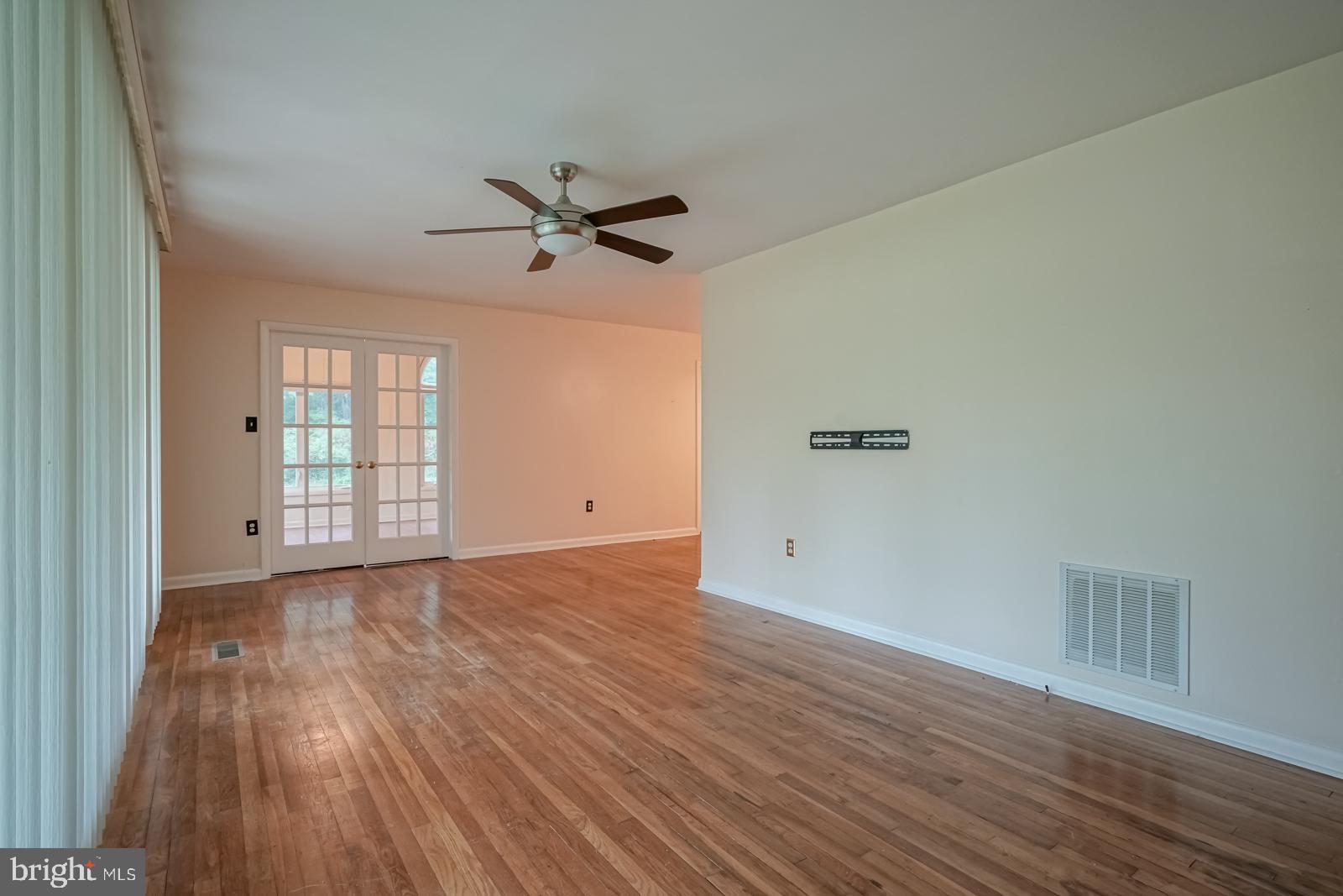 37 Dubois Road Mannington, NJ 08079 - Photo 9 of 32 living room
