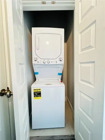 an empty room with closet and ceiling fan