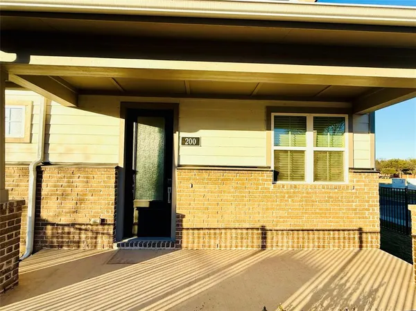 $1,549 | 760 West Bedford Euless Road, Unit 200, Hurst, TX 76053