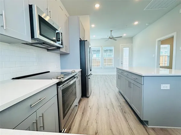 $1,549 | 760 West Bedford Euless Road, Unit 200, Hurst, TX 76053