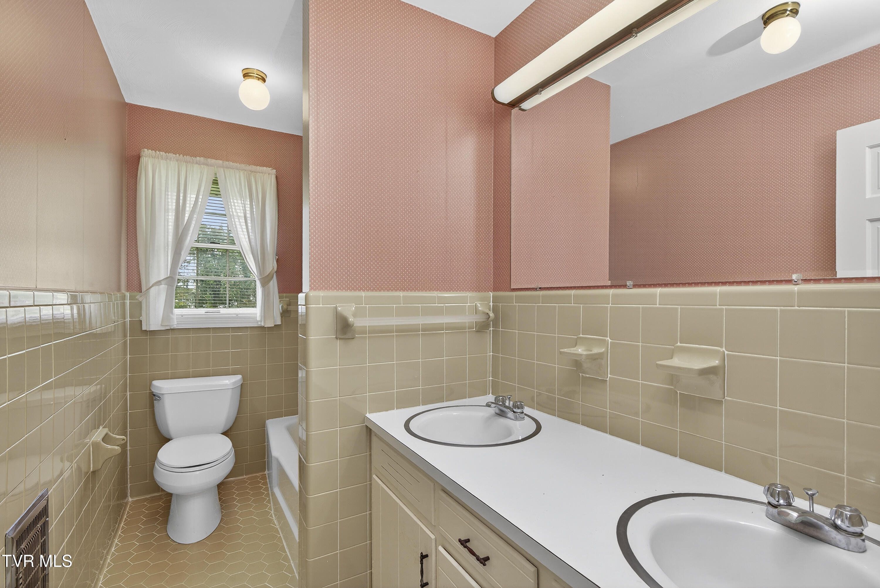 19586 Old Jonesboro Road Abingdon, VA 24211 - Photo 16 of 44 19586-Old-Jonesboro-Abingdon-VA Matt-SMi