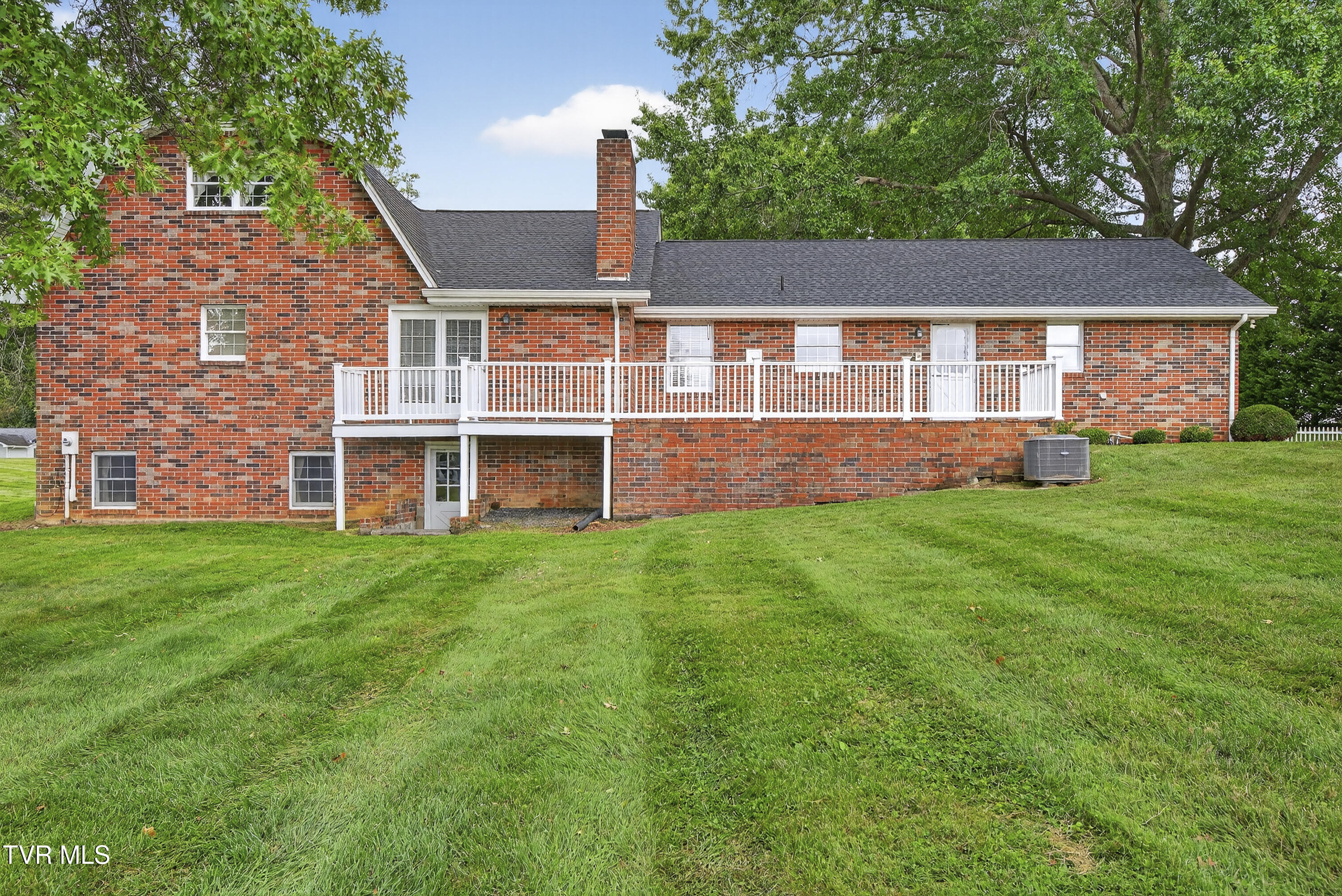 19586 Old Jonesboro Road Abingdon, VA 24211 - Photo 5 of 44 19586-Old-Jonesboro-Abingdon-VA Matt-SMi