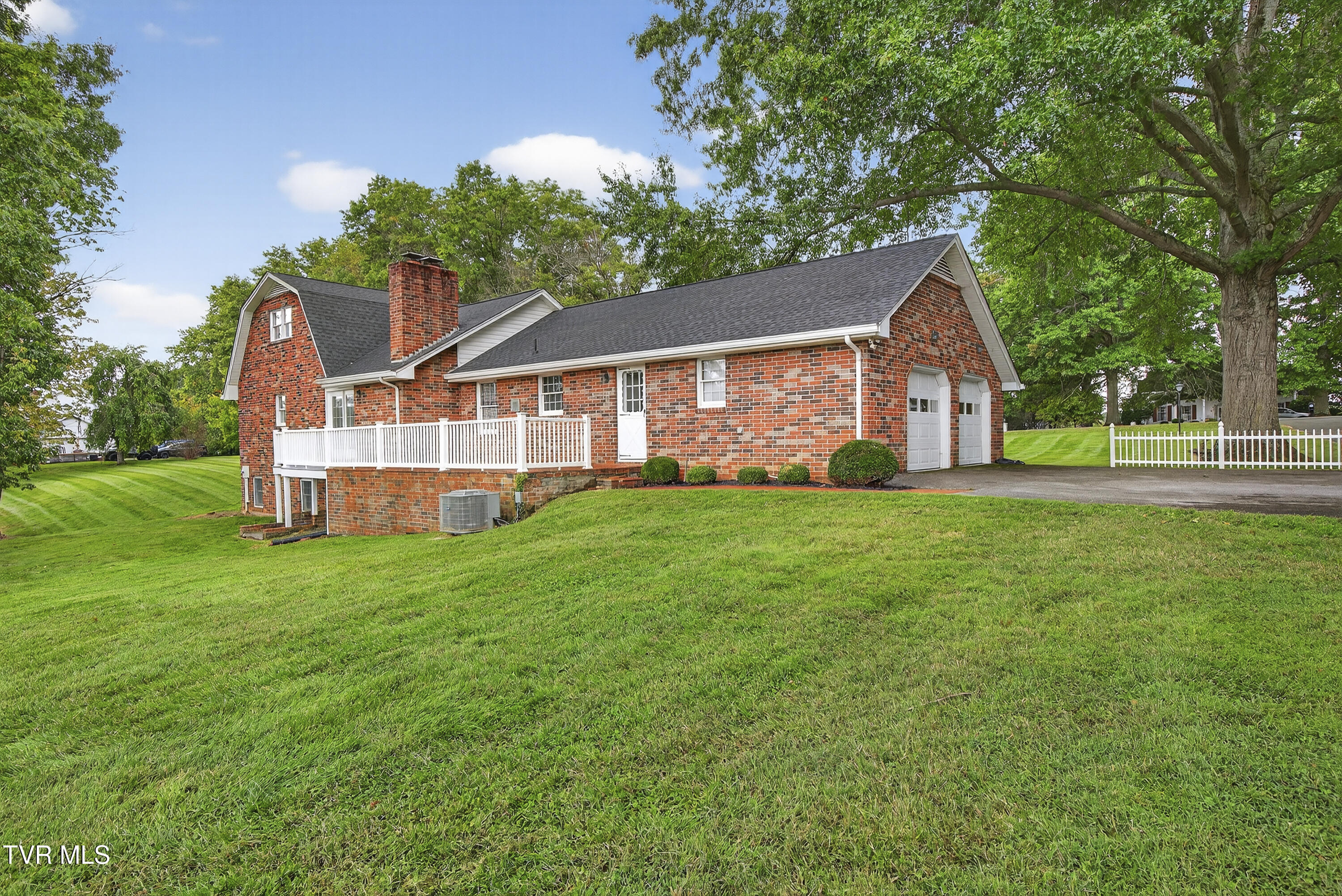 19586 Old Jonesboro Road Abingdon, VA 24211 - Photo 6 of 44 19586-Old-Jonesboro-Abingdon-VA Matt-SMi