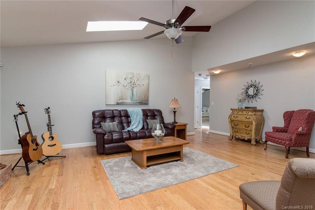 9229 Thayer Road Charlotte, NC 28214 - Photo 4 of 17 Gallery Image 4