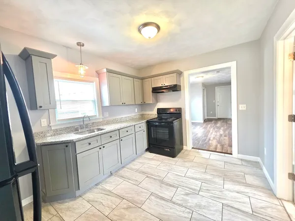 $2,100 | 41 Benefit Street, Unit 2, Pawtucket, RI 02861