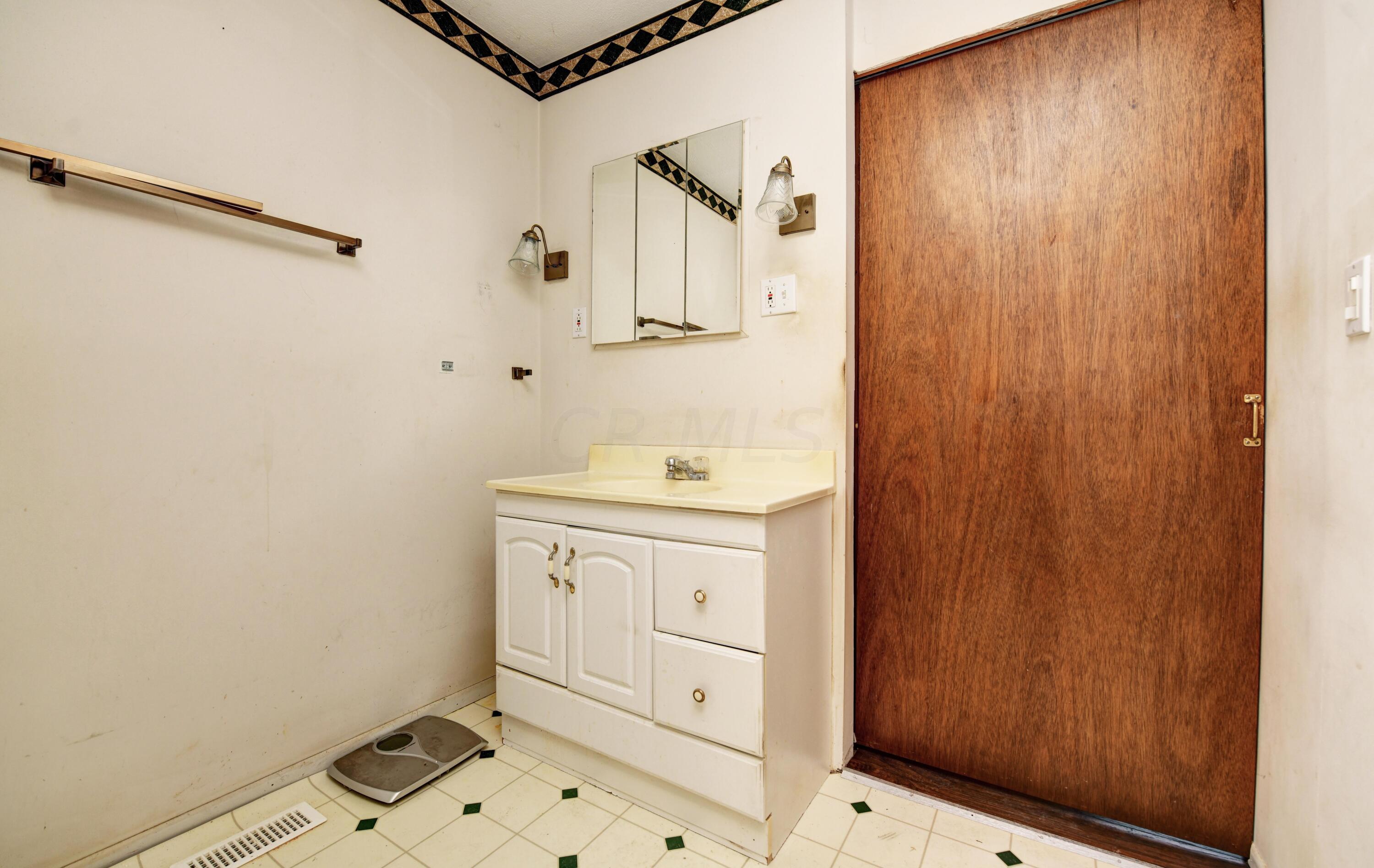 170 Stare Road Newark, OH 43055 - Photo 17 of 29 En Suite Bath (3)
