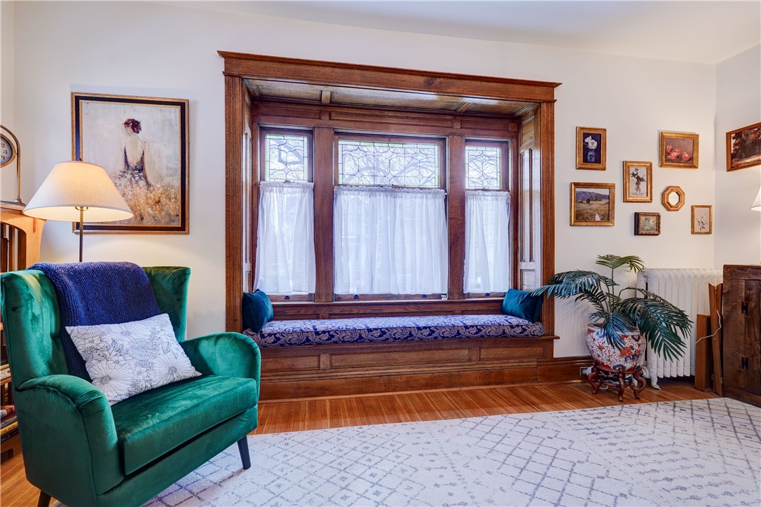 268 Dartmouth Street Rochester, NY 14607 - Photo 10 of 39 Window seat in living room