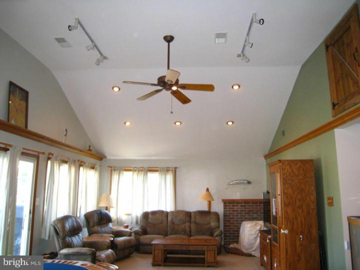 1713 Surrey Road Oreland, PA 19075 - Photo 14 of 25 Family Room