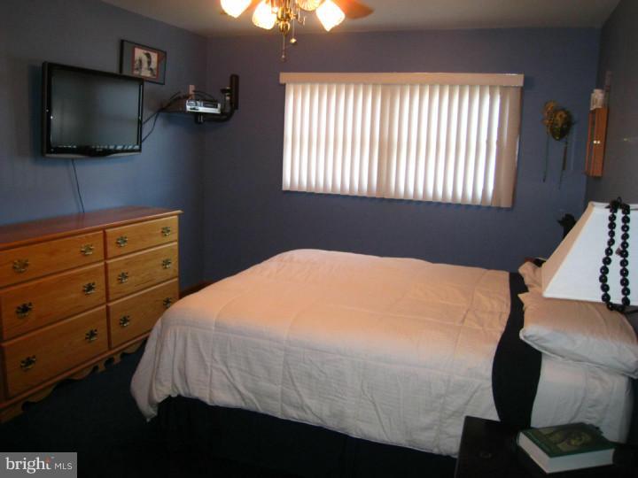 1713 Surrey Road Oreland, PA 19075 - Photo 15 of 25 Bedroom - Main