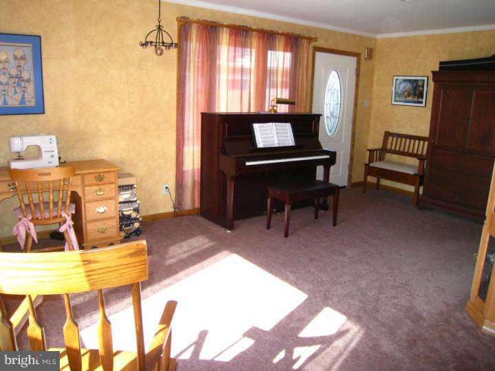 1713 Surrey Road Oreland, PA 19075 - Photo 3 of 25 Living Room